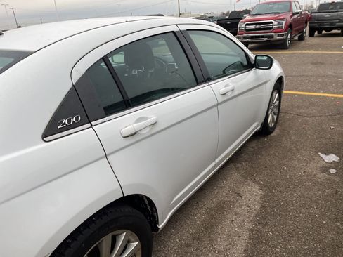 Used 2013 Chrysler 200 Touring image 17