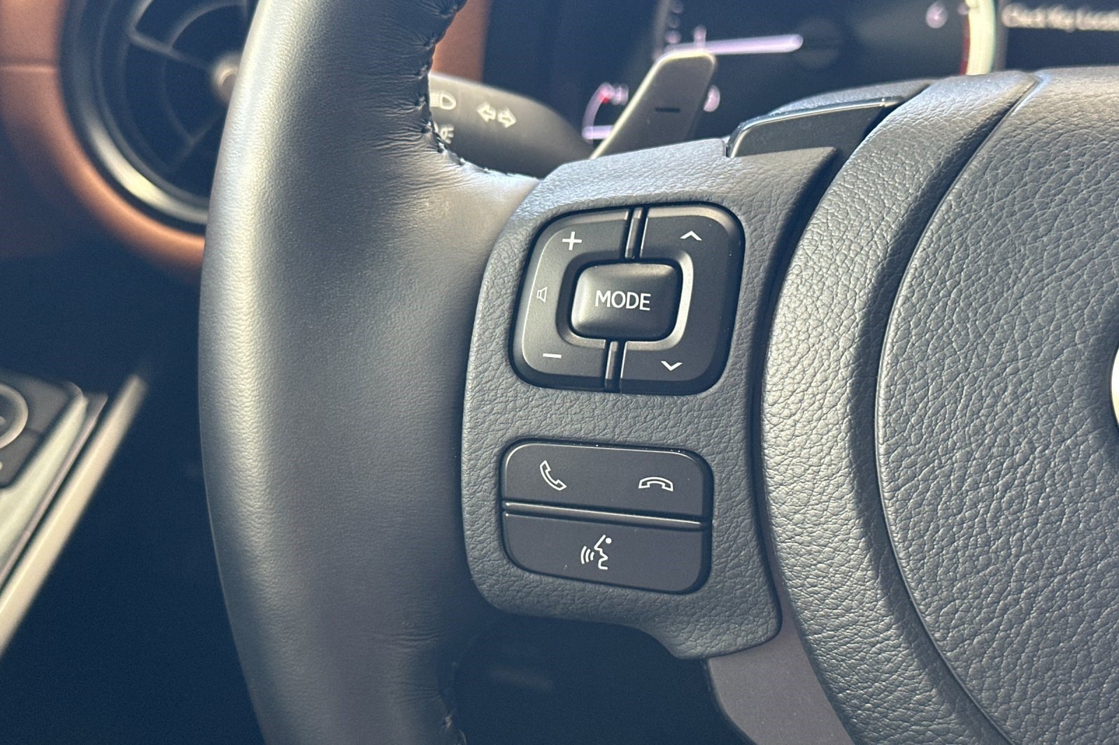 Used 2023 Lexus IS 300 w/ Comfort Package RWD image 29