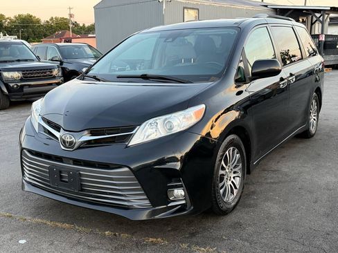 Used 2019 Toyota Sienna XLE FWD image 6