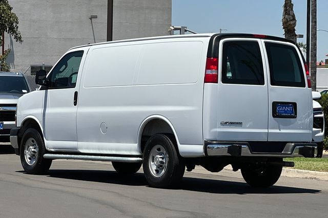 Used 2025 Chevrolet Express 2500 w/ Driver Convenience Package RWD image 6
