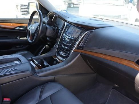 Used 2017 Cadillac Escalade ESV Luxury AWD/4WD image 15