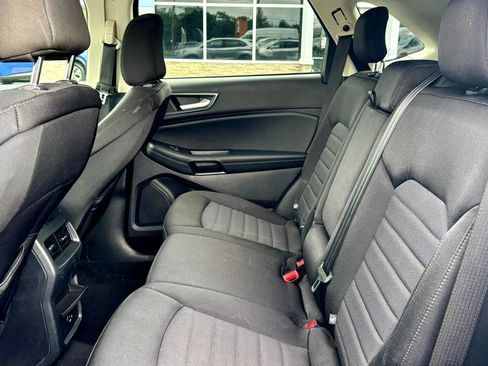 Used 2021 Ford Edge SE image 18
