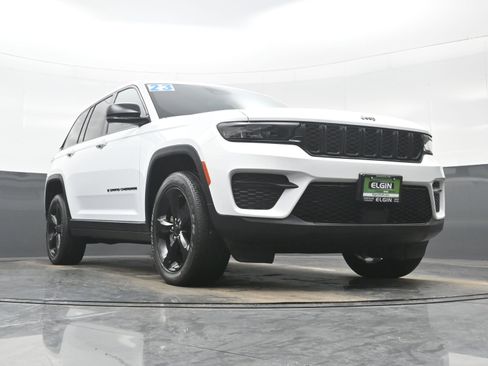 Used 2023 Jeep Grand Cherokee Altitude image 32