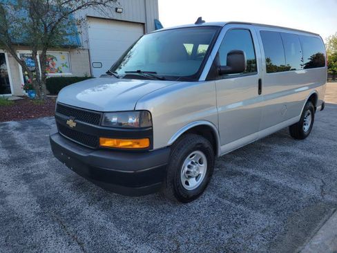 Used 2019 Chevrolet Express 2500 LS w/ Driver Convenience Package RWD image 12