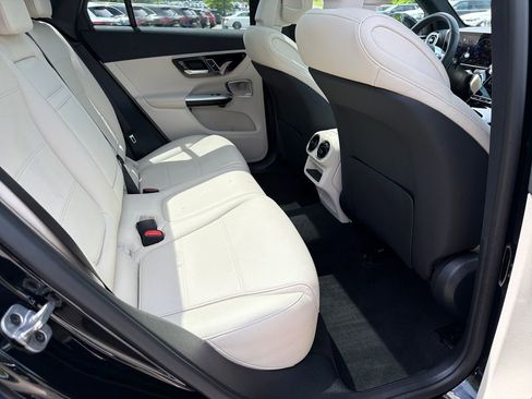 Used 2026 Mercedes-Benz GLC 300 image 33