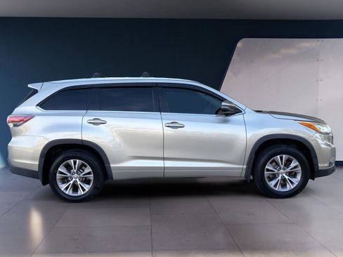 Used 2015 Toyota Highlander XLE FWD image 6
