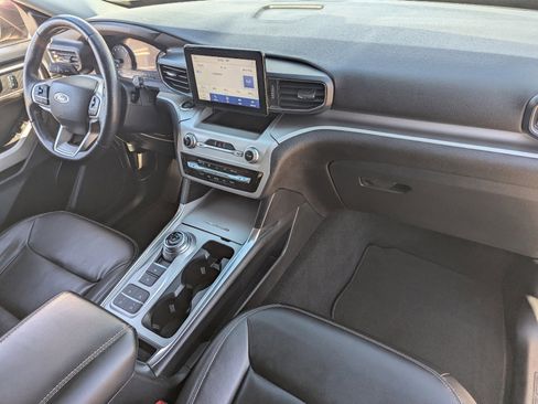 Used 2021 Ford Explorer XLT w/ Equipment Group 202A image 13