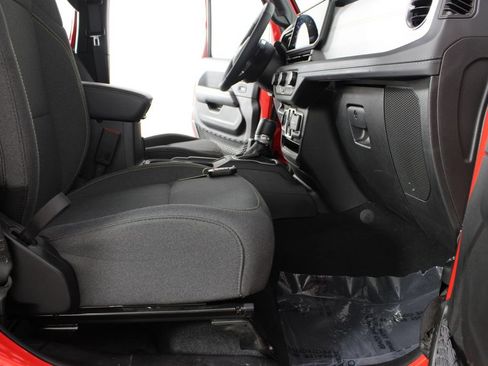 Used 2025 Jeep Wrangler Unlimited Sahara AWD/4WD image 19