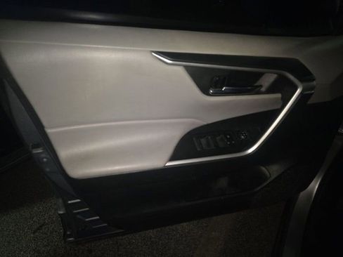 Used 2023 Toyota RAV4 XLE Premium image 27