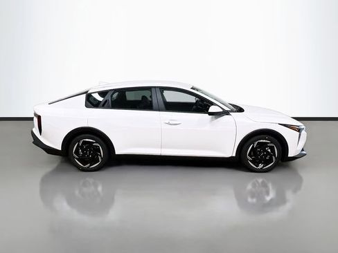 New 2026 Kia K4 EX image 8