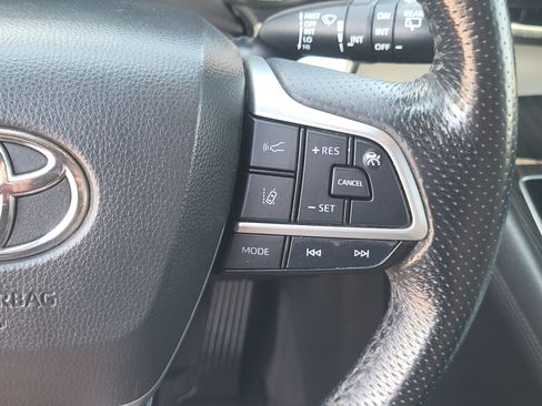 Certified 2021 Toyota Sienna Limited FWD image 16