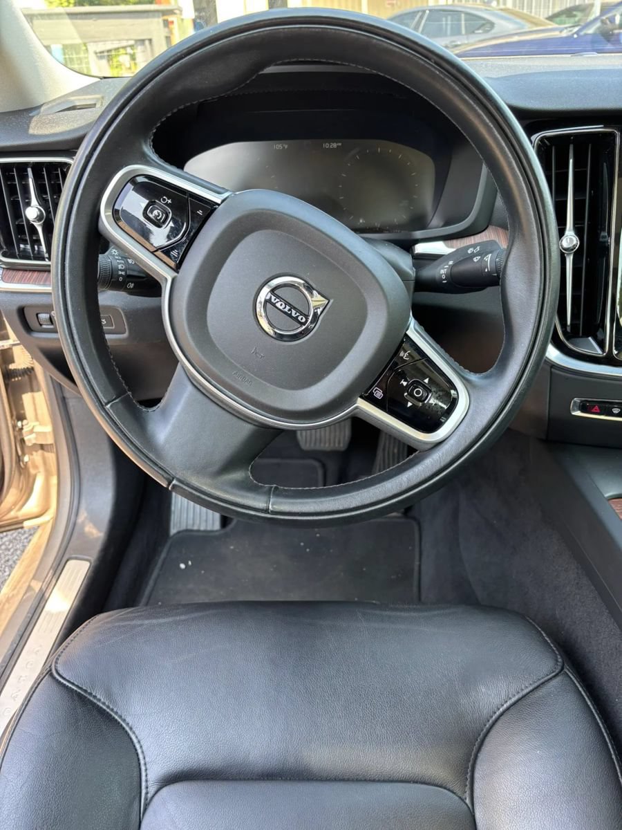 Used 2021 Volvo S60 T5 Momentum FWD image 9