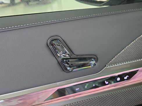 New 2026 BMW i7 xDrive60 w/ Executive Package image 18