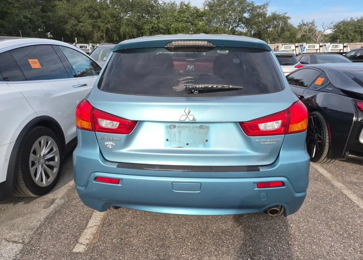 Used 2011 Mitsubishi Outlander Sport SE FWD image 3