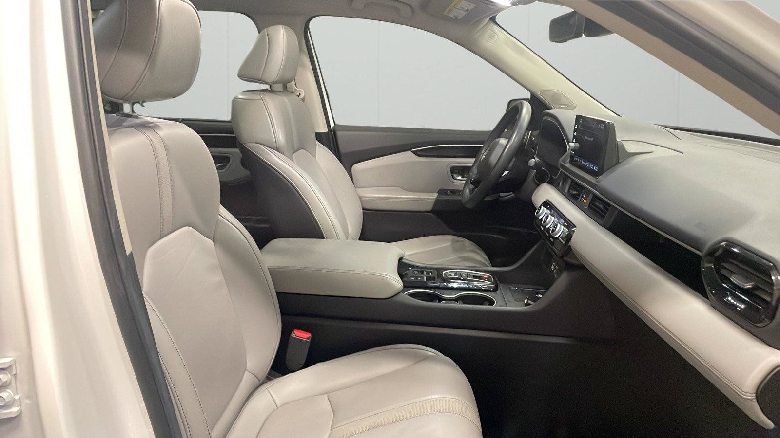 Used 2025 Honda Pilot Touring image 14