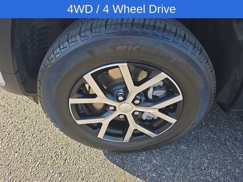 Used 2025 Jeep Grand Cherokee L Limited AWD/4WD image 10