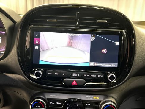Used 2024 Kia Soul EX image 16