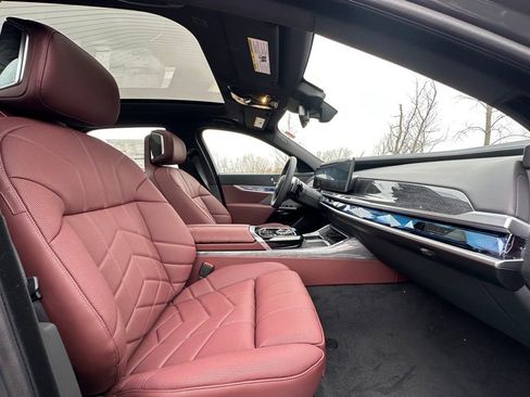 Used 2025 BMW 760i xDrive image 25