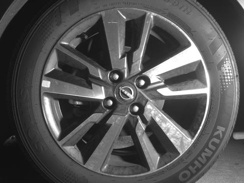 Used 2025 Nissan Versa SV image 12