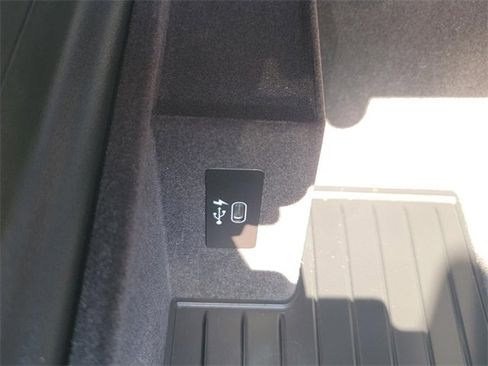 Used 2020 BMW 540i xDrive 540i xDrive w/ M Sport Package image 25