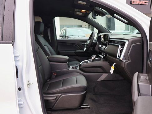 New 2026 GMC Canyon Elevation w/ Convenience Package image 23