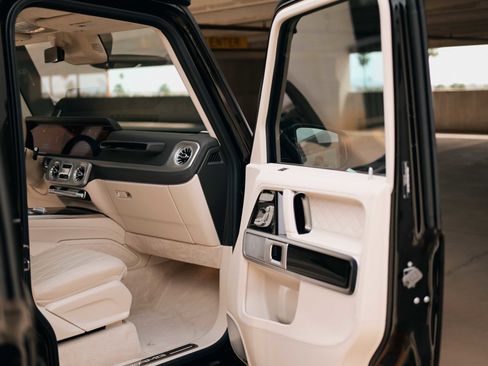 Used 2025 Mercedes-Benz G 63 AMG 4MATIC image 17