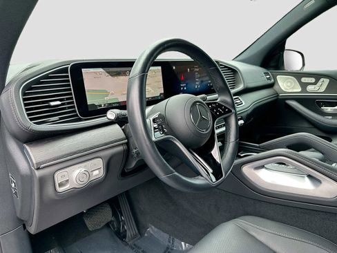 Used 2025 Mercedes-Benz GLS 450 4MATIC image 9