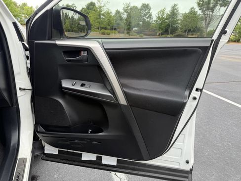 Used 2016 Toyota RAV4 LE FWD image 17