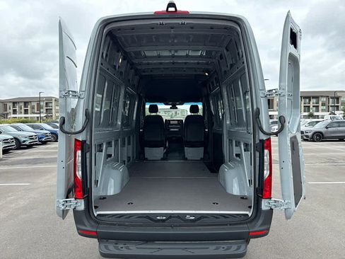 Used 2025 Mercedes-Benz Sprinter 2500 image 9