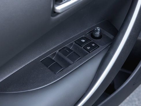 Certified 2025 Toyota Corolla SE FWD image 9