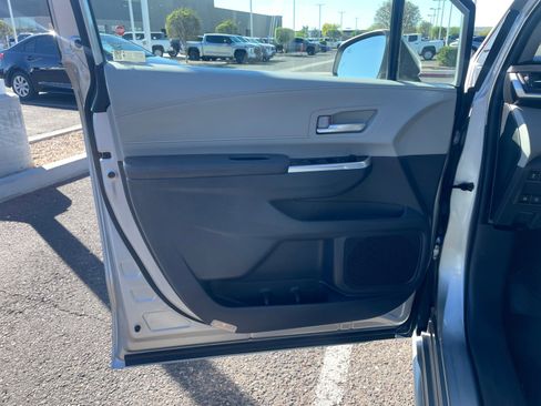 Used 2024 Toyota Sienna XLE image 12