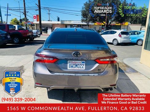 Used 2018 Toyota Camry SE FWD image 13