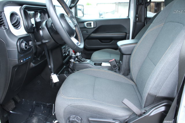 Used 2024 Jeep Wrangler Unlimited Sahara AWD/4WD image 32