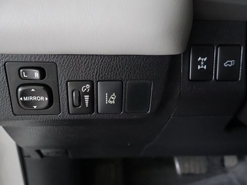 Used 2016 Toyota RAV4 Limited AWD/4WD image 18
