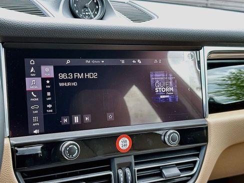 Certified 2026 Porsche Macan AWD/4WD image 15