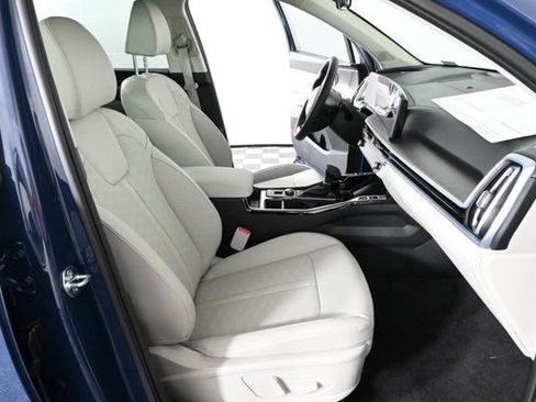 Certified 2025 Kia Sorento SX image 13