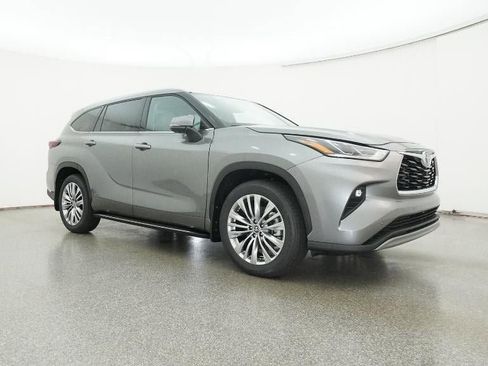 New 2026 Toyota Highlander Platinum image 29