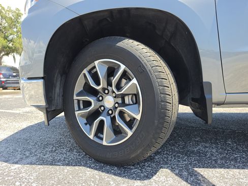 Used 2023 Chevrolet Silverado 1500 LT AWD/4WD image 40
