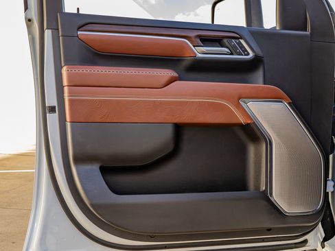 Used 2025 GMC Sierra 2500 Denali Ultimate image 35