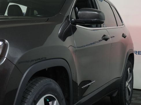 Used 2019 Jeep Cherokee Limited AWD/4WD image 9
