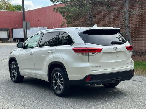 Used 2018 Toyota Highlander XLE AWD/4WD image 4