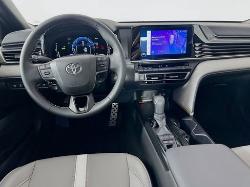 Used 2025 Toyota Camry SE image 22