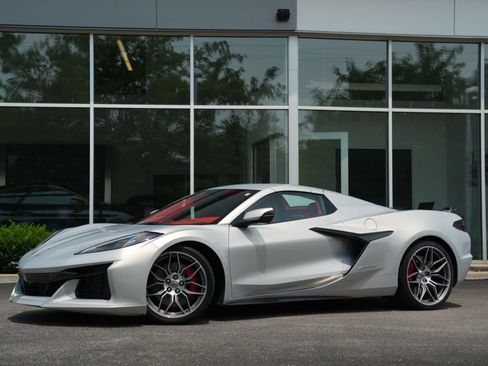 Used 2023 Chevrolet Corvette Z06 w/ Chrome Exterior Badge Package RWD image 2