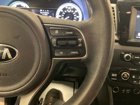 Used 2017 Kia Niro LX image 19
