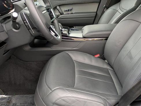 Used 2025 Land Rover Range Rover Sport SE image 17