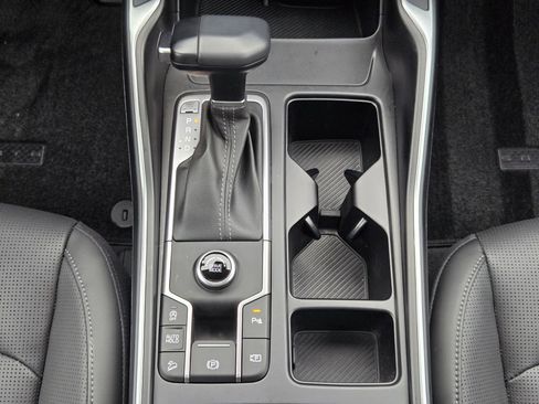 Certified 2025 Kia Sorento S w/ Panoramic Sunroof Package image 14