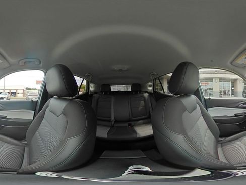 Used 2025 Chevrolet Trax LT image 43