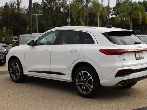 Certified 2025 Audi Q5 Premium w/ Convenience Package AWD/4WD image 3