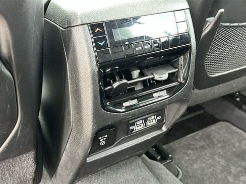 Used 2024 Jeep Grand Cherokee L Altitude AWD/4WD image 27