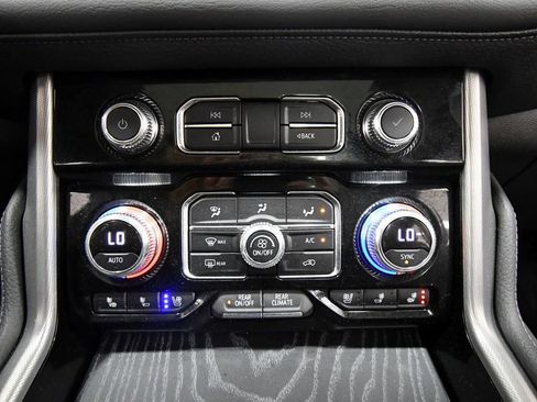 Used 2021 GMC Yukon XL Denali w/ Denali Premium Package AWD/4WD image 29